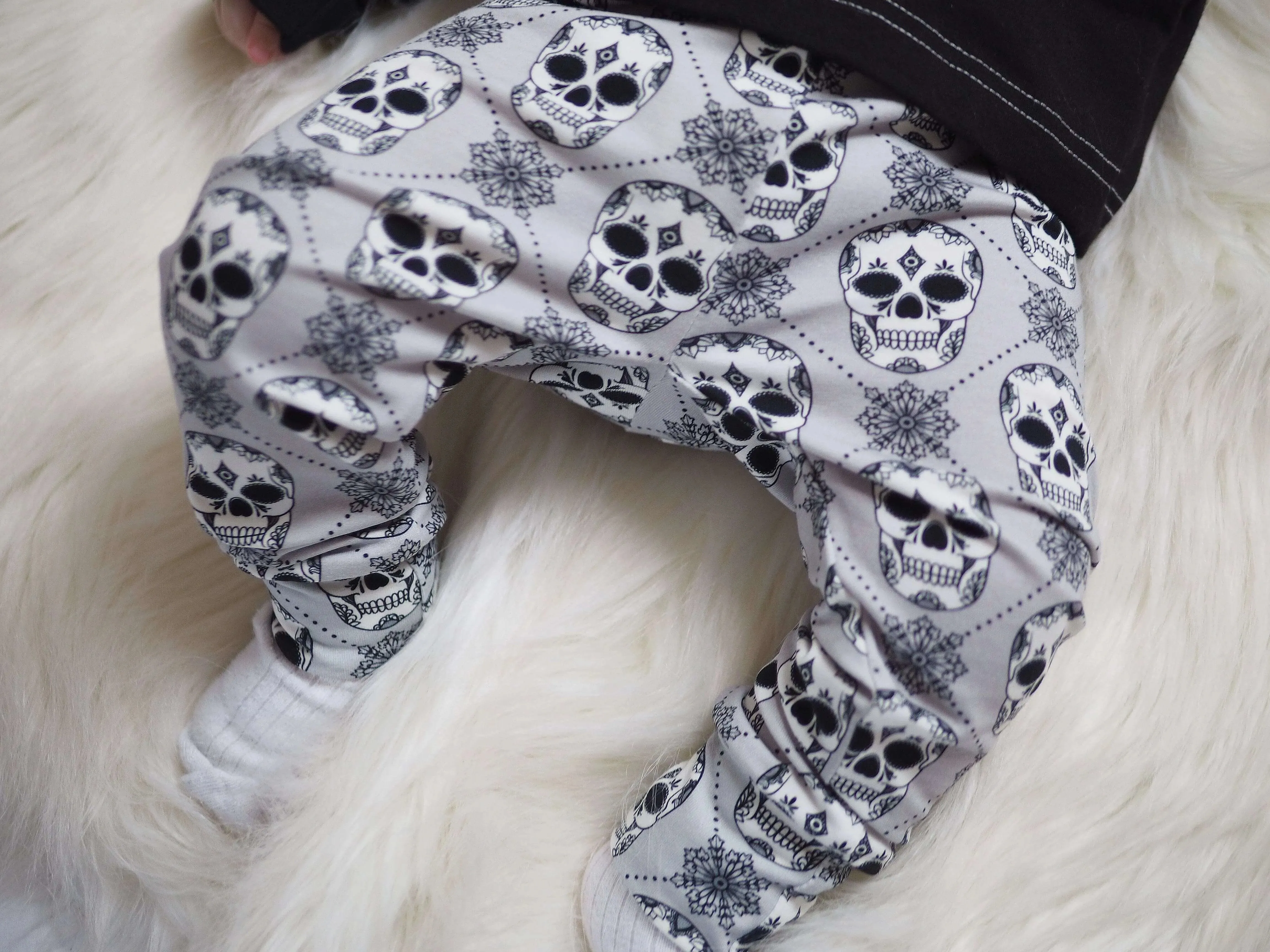 Alternative Baby Clothes | Grey skull Leggings