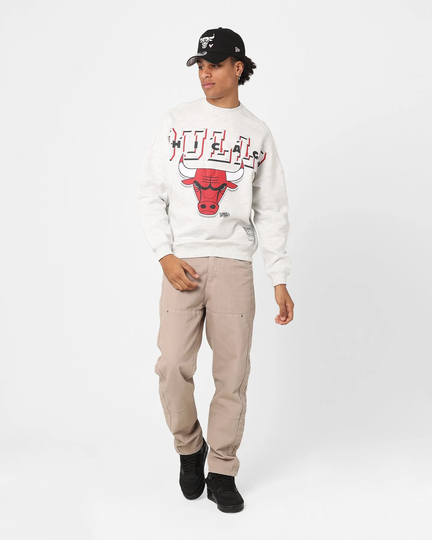 Mitchell & Ness Chicago Bulls XL Bevel Arch Crewneck Light Grey Marle