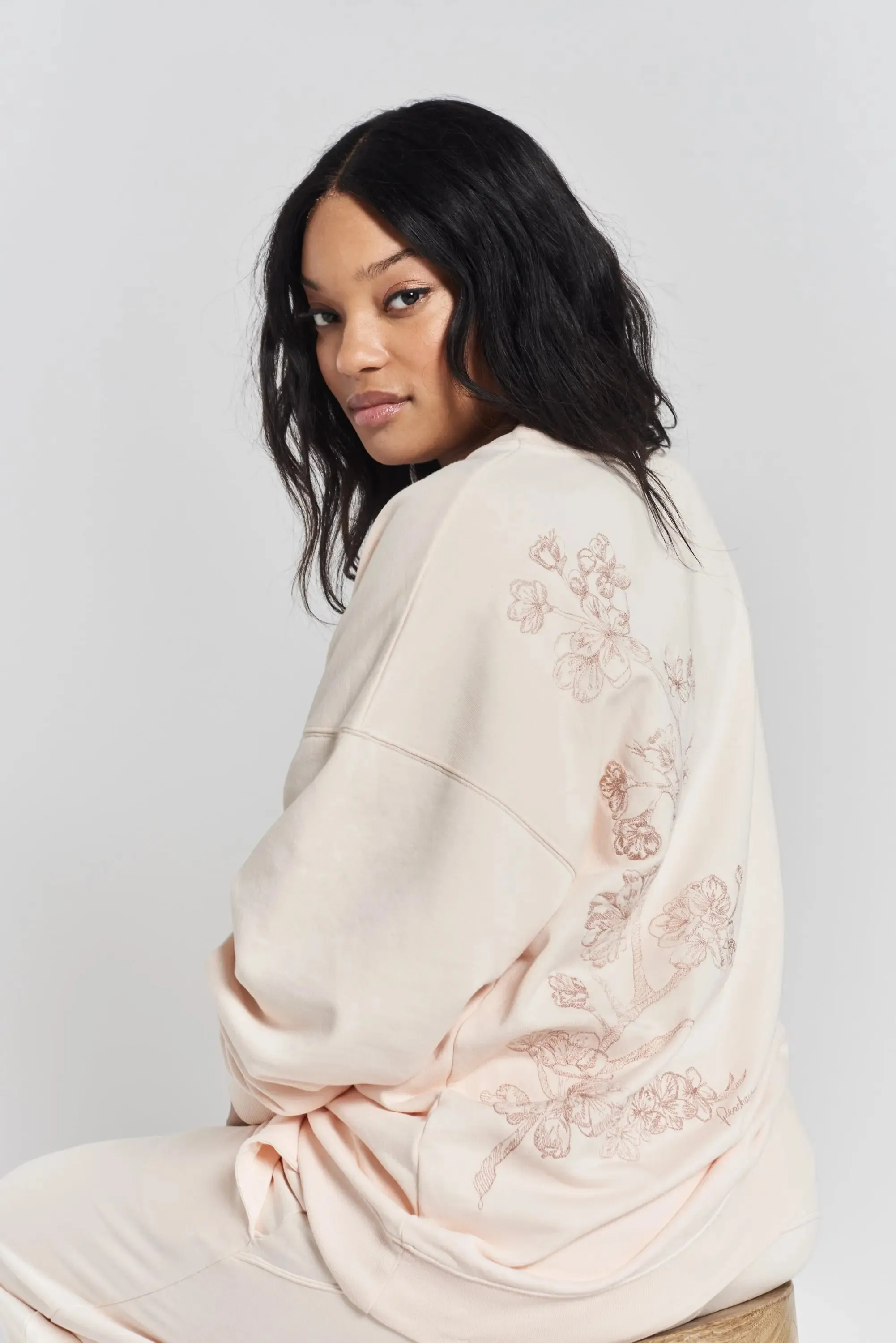 Salix Blossom-Embroidered Ethical-Cotton Sweatshirt - Shoreline Peach