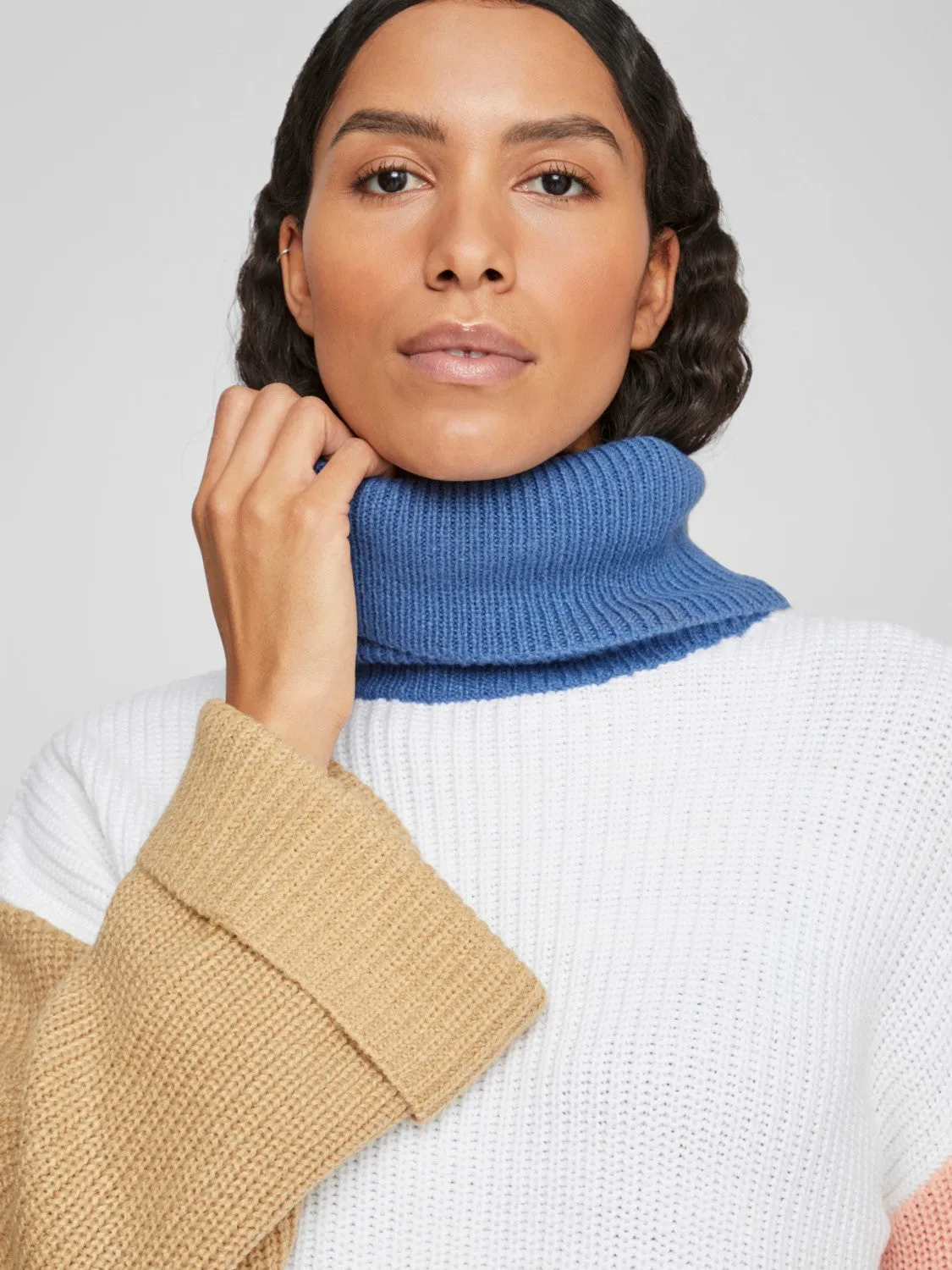 VINA ROLL NECK JUMPER (WHITE ALYSSUM)